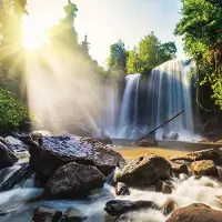 Consalnet Fotobehang - Natuur - Waterval - Water - Rotsen - Meer - Landschap - Zon - Jungle - (152.5 x 104 cm)