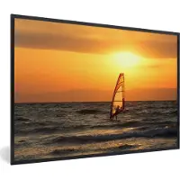 PosterMonkey Fotolijst incl. Poster - Een windsurfer bij zonsondergang - 90x60 cm - Posterlijst