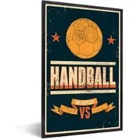 PosterMonkey Fotolijst incl. Poster - Handball op een donkere achtergrond - 80x120 cm - Posterlijst