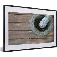 PosterMonkey Fotolijst incl. Poster - De kruiden worden gemalen in stamper en vijzel - 60x40 cm - Posterlijst