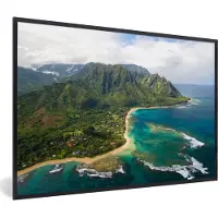PosterMonkey Fotolijst incl. Poster - Een luchtfoto van de noordkust van Kauai op Hawaii - 90x60 cm - Posterlijst
