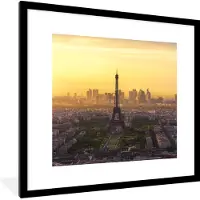 PosterMonkey Fotolijst incl. Poster - De Eiffeltoren in het midden van Parijs - 40x40 cm - Posterlijst