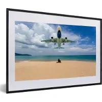 PosterMonkey Fotolijst incl. Poster - Vliegtuid vliegt laag over een persoon - 60x40 cm - Posterlijst