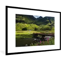 PosterMonkey Fotolijst incl. Poster - Mooie rivier en bruggetje van Glen Coe in Schotland - 120x80 cm - Posterlijst