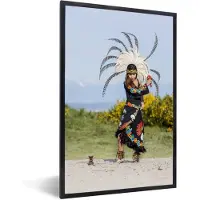 PosterMonkey Fotolijst incl. Poster - Inheemse Amerikaanse indiaan met een hoofddeksel - 40x60 cm - Posterlijst