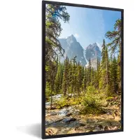 PosterMonkey Fotolijst incl. Poster - Noord-Amerikaans bos bij het Moraine Lake in Canada - 40x60 cm - Posterlijst