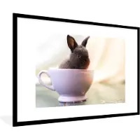 PosterMonkey Fotolijst incl. Poster - Konijn - Baby - Theekop - 90x60 cm - Posterlijst