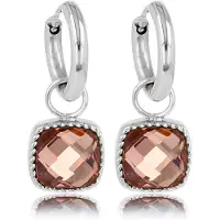 My Bendel - Stijlvolle Zilverkleurige Oorring met Roze Glassteen 30 Mm - Roze Glassteen: Zilverkleurige Oorringen met Vierkante Steen - met Luxe Cadeauverpakking | Sieraden Voor Dames