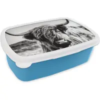 MuchoWow Broodtrommel Blauw - Lunchbox - Brooddoos - Koe - Schotse hooglander - Zwart - Wit - Dier - Natuur - Wild - 18x12x6 cm - Kinderen - Jongen