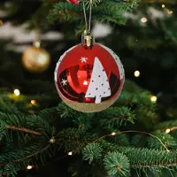 Gerimport Gerim gedecoreerde kerstballen- 18x - 6 cm - kunststof -rood met kerstboom