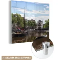 MuchoWow Glasschilderij 50x50 cm - Schilderij acrylglas - Groningen - Zeilboot - Grachtenpand - Foto op glas - Schilderijen