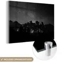 MuchoWow Glasschilderij 180x120 cm - Schilderij acrylglas - Sterrenhemel - Bos - Hemel - Zwart - Bomen - Foto op glas - Schilderijen