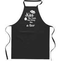 Mijncadeautje Tekstschort - Keukenschort - kookschort - Kiss the cook and bring him a beer - 100% katoen - verjaardag en feest - cadeau - kado - unisex - zwart
