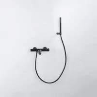 FortiFura Calvi Thermostatische badkraan met staafhanddouche, handdouchehouder en gladde doucheslang mat zwart SW496811/SW720565/SW720224/SW706210