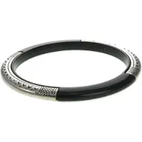 Behave - Bangle armband - zwart met zilverkleur accenten - modern - 20 cm