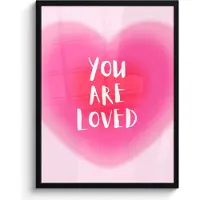 PosterMonkey Fotolijst inclusief poster - Posterlijst 60x80 cm - Posters - Quote - Liefde - Hart - You are loved - Roze - Foto in lijst decoratie - Wanddecoratie woonkamer - Muurdecoratie slaapkamer
