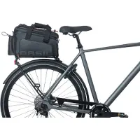 Basil Miles XL Pro Bagagedragertas 9-36L Zwart/Oranje Waterdicht Tarpaulin Uitklapbaar Bidonvak Helmhouder Voor E-bike & Dagtocht
