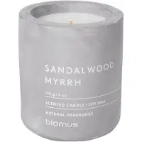 Blomus Geurkaars Fraga Sandalwood Myrrh 24 uur (6,5 x 8 cm)