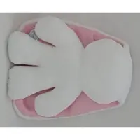 Harlekijn Snuggle Bunny wit met roze oren. 26 cm