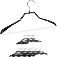 Relaxdays kledinghangers - metaal - set van 30 stuks - brede schouders - antislip - rubber - zwart