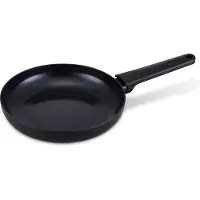 Brabantia NERO Koekenpan - Ø 24 cm - Ergonomisch en licht - 100% PFAS vrij- 100% gerecycleerd -keramische anti-aanbaklaag - Geschikt voor alle warmtebronnen – Zwart