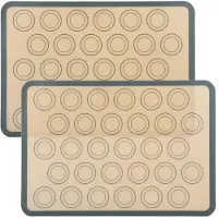 Intirilife 2x herbruikbare siliconen macaron bakmat in grijsbruin met afmeting 42 x 29,5 cm kookgerei