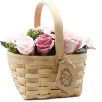 Ancient Wisdom Zeep Bloemen Boeket in Rieten Mand - Roze - Large - 19x12x16cm