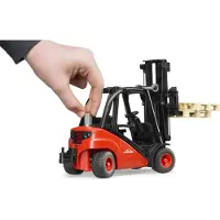 BRUDER 2511 Linde vorkheftruck