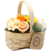 Joy of Balance Zeep Bloemen Boeket in Rieten Mand - Oranje - Medium - 16x11x12cm