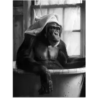 PosterMonkey Poster 90x120 cm - Aap - Dier - Bad - Zwart - Wit - Humor - Posters - Wanddecoratie badkamer - Muurdecoratie WC - Decoratieve accessoires - Toilet muur decoratie