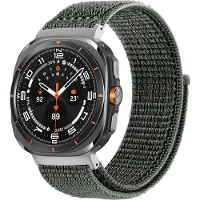 Bandz Nylon loop band - geschikt voor Samsung Galaxy Watch Ultra 2 (2026) / Ultra (2024/2025) - bandje van hoogwaardig nylon materiaal met klittenbandsluiting (donkergroen)