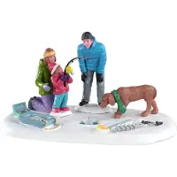 Lemax Her first fish! kerstfiguur