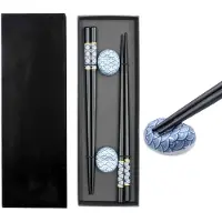 Intirilife eetstokjes set in zwart met blauw waaierspatroon - 2 paar eetstokjes 22.7 cm lengte met 2 eetstokjeshouders