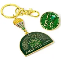 The Carat Shop - Wicked Emerald City Hete luchtballon sleutelhanger & speld cadeauset
