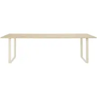 Muuto 70/70 eettafel 255x108 cm Solid oak-Sand