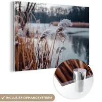 MuchoWow Glasschilderij 180x120 cm - Schilderij acrylglas - Riet - Gras - Natuur - Winter - Meer - Foto op glas - Muurdecoratie woonkamer - Wanddecoratie slaapkamer - Schilderijen