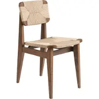 Gubi C-Chair stoel american walnut, natuurkleurige gevlochten zitting&rugleuning