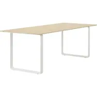 Muuto 70/70 eettafel 225x90 cm Solid oak-White