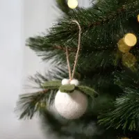 Sjaal met Verhaal Kerstbal Vilt - Mistletoe Small 3D Rond - Groen & Wit - 5cm - Fairtrade