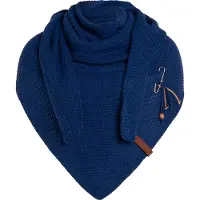Knit Factory Coco Gebreide Omslagdoek - Driehoek Sjaal Dames - Dames sjaal - Wintersjaal - Stola - Wollen sjaal - Donkerblauwe sjaal - Kings Blue - 190x85 cm - Inclusief sierspeld