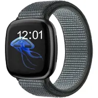 Strap-it nylon smartwatch bandje geschikt voor Fitbit Sense / Versa 3 (grijs & groen) – ademend, lichtgewicht en verstelbaar – vervangende polsband voor Fitbit smartwatch
