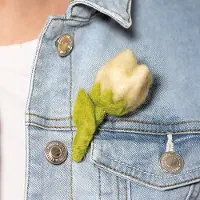 Sjaal met Verhaal Broche Bloem Vilt - Tulpje Gini Zacht Geel/Groen - 8cm - Fairtrade Accessoire Sjaalmetverhaal