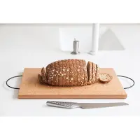 Vij5 - Plain Board | design snijplank, massief beuken, druivenpitolie - Large - ca. 24 x 35 cm - met twee zwart gepoedercoate ringen