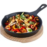 Relaxdays gietijzeren pan - Ø 20 cm - houten onderzetter - koekenpan