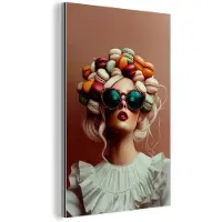 MuchoWow Aluminium schilderij 60x90 cm - Wanddecoratie metaal - Vrouw - Macarons - Bril - Metalen muurdecoratie woonkamer - Decoratie industrieel - Foto op dibond - Industriële accessoires slaapkamer