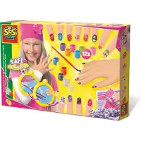 Ses nagels versieren