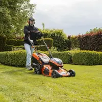 Powerplus POWDPGLMS5 Grasmaaier Zelftrekkend Borstelloos 40V 510mm - incl. batterij 2x20V 5.0/2.5Ah en lader