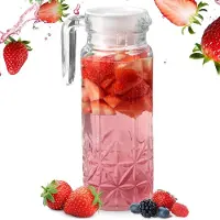 Kadax Waterkaraf, 24 x 12 x 9 cm, glazen karaf met kunststof deksel, 1 liter glazen kan met stevige handgreep, glazen kan voor water, limonade, ijsthee, waterkan (geruit, 1 stuk)