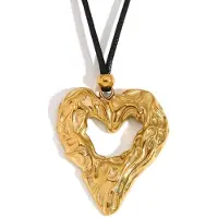 Yehwang luxe ketting met groot hart met mooie details aan zwart koort - rvs - stainless steel - waterproof - cadeau