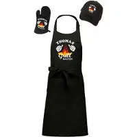 Kariban Mijncadeautje - Voordeel Barbecue Cadeauset - 3 delig - BBQ schort + BBQ Pet + BBQ Handschoen - zwart - This Guy is a Grillmaster - met voornaam
